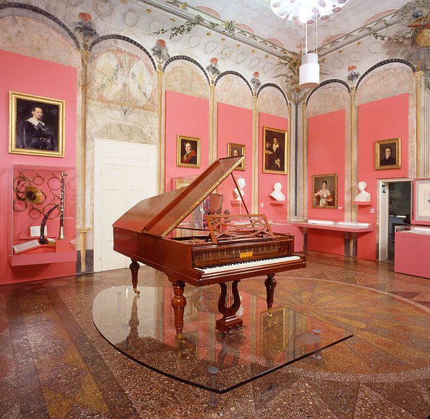 Rossini's grand piano and Rossini memorabilia (image)
