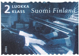 Hands of Sibelius playing the piano (image)