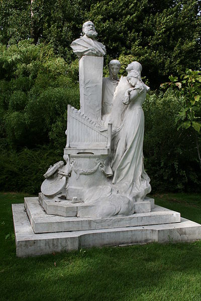 Sculpture of Charles Gounod in Parc Monceau, Paris (image)