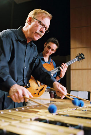 Gary Burton on vibraphone (image)